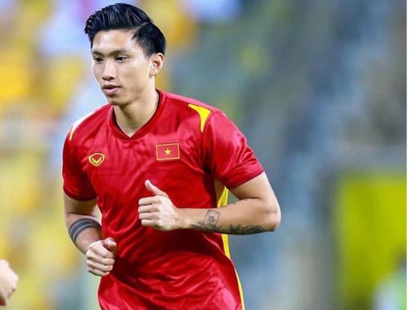 Hậu vệ Đoàn Văn Hậu