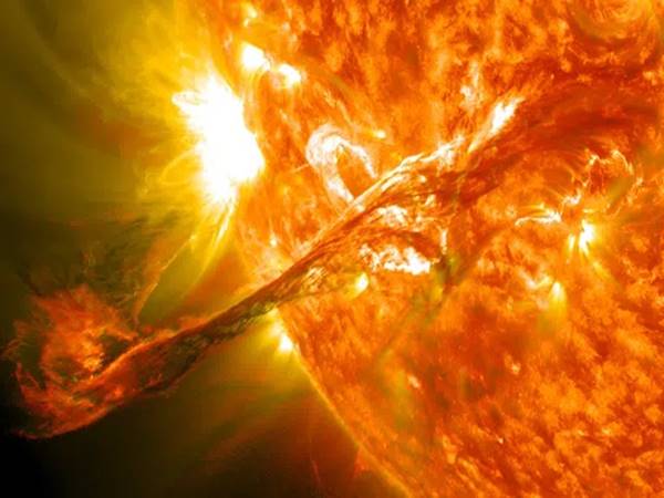 Bão mặt trời là gì? Tác hại của nó nguy hiểm cỡ nào