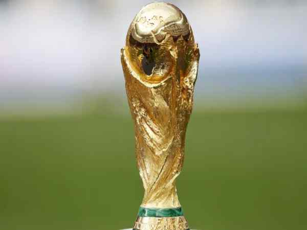 Cúp vàng world cup làm bằng gì? cúp vàng nặng bao nhiêu?