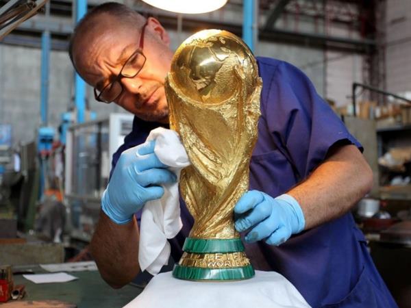 Giải đáp: Cúp World Cup làm bằng gì, có giá trị như thế nào?