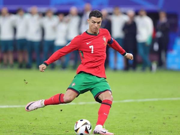 Những cầu thủ vĩ đại nhất châu Âu trong lịch sử bóng đá