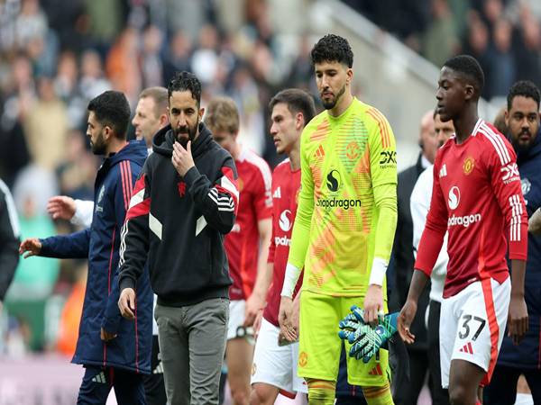 Tin MU: Đội bóng gặp khó vì hàng thủ kém hơn yêu cầu