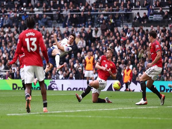 Tin Ngoại Hạng Anh 13/11: Vòng 11 căng thẳng tột độ