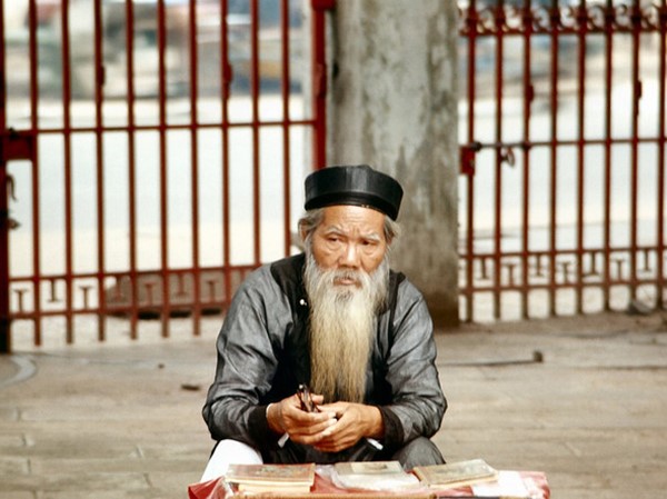 Nằm mơ thấy thầy bói là điềm gì, số gì tâm linh may mắn?