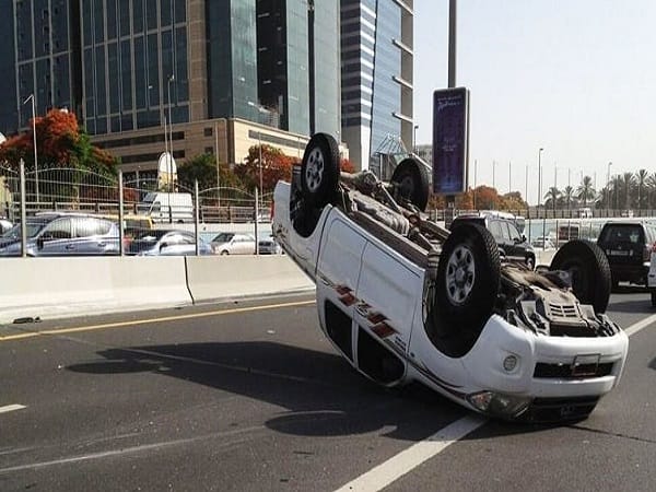 Nằm ngủ mơ thấy xe ô to bị lật cảnh báo điềm gì, số gì lộc